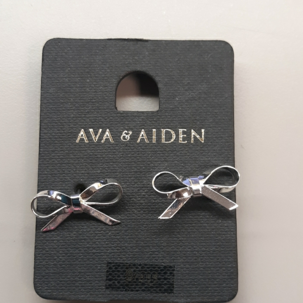 Ladies fashion earrings